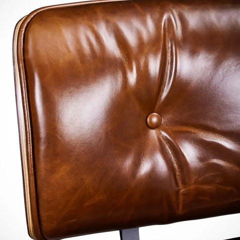 Eames Premium XL-versie Lounge Chair & Ottoman van notenhout met vintage lichtbruin gewaxed leer