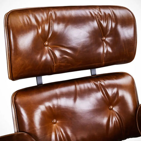 Eames Premium XL-versie Lounge Chair & Ottoman van notenhout met vintage lichtbruin gewaxed leer